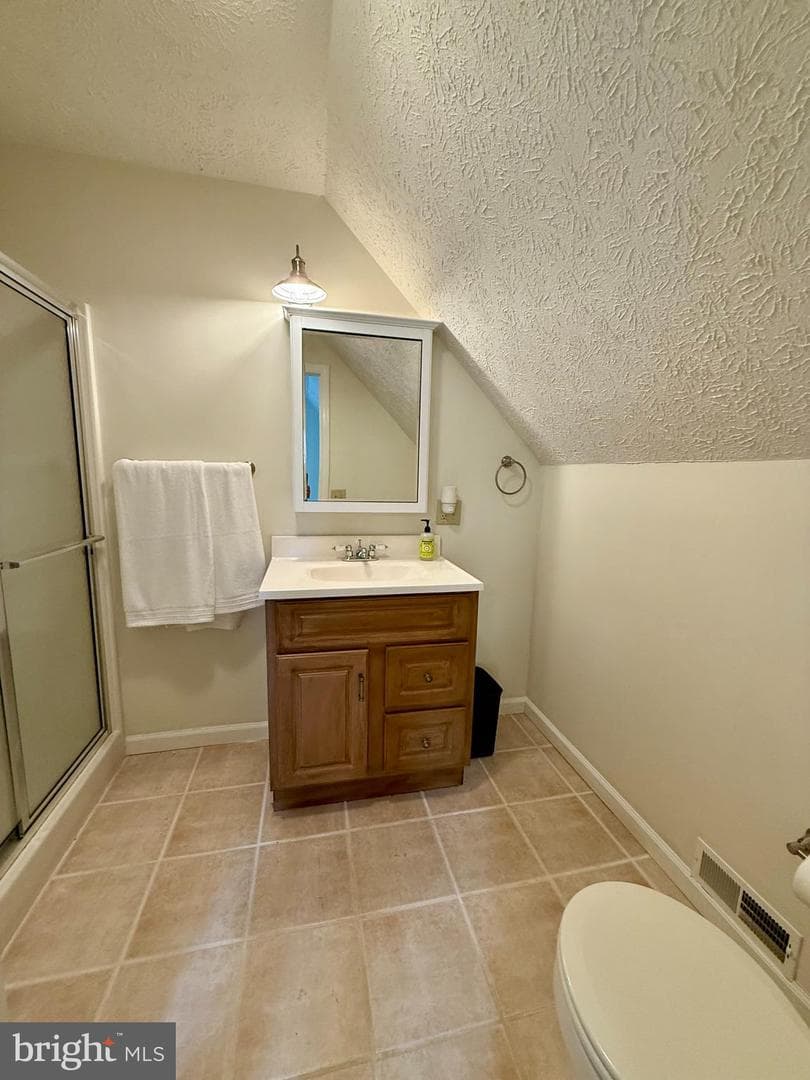 137 Elm Street photo 80