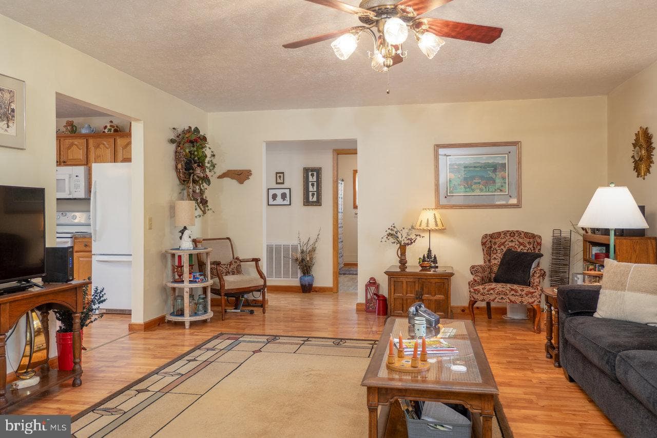 3496 Petersburg Pike photo 17