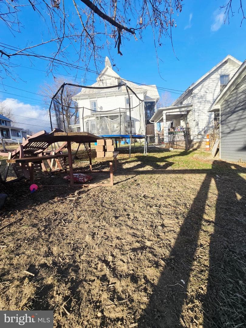 326 Locust Street photo 8
