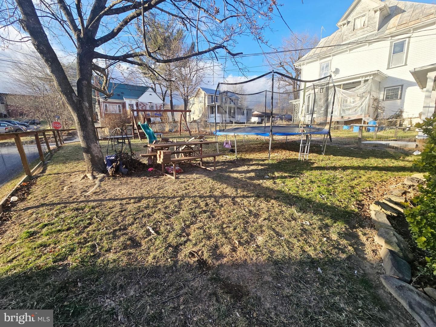 326 Locust Street photo 9