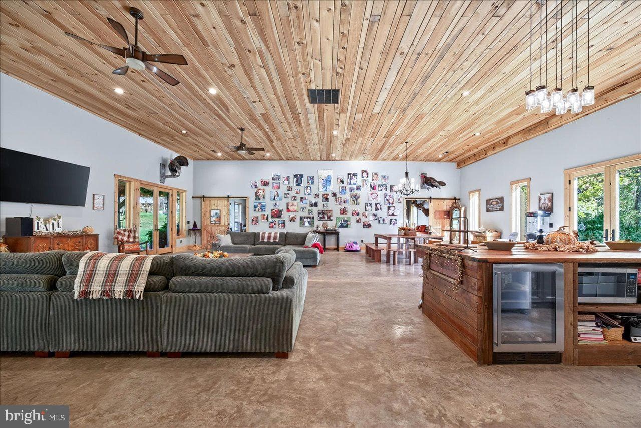 30 Polecat Hollow Boulevard photo 13