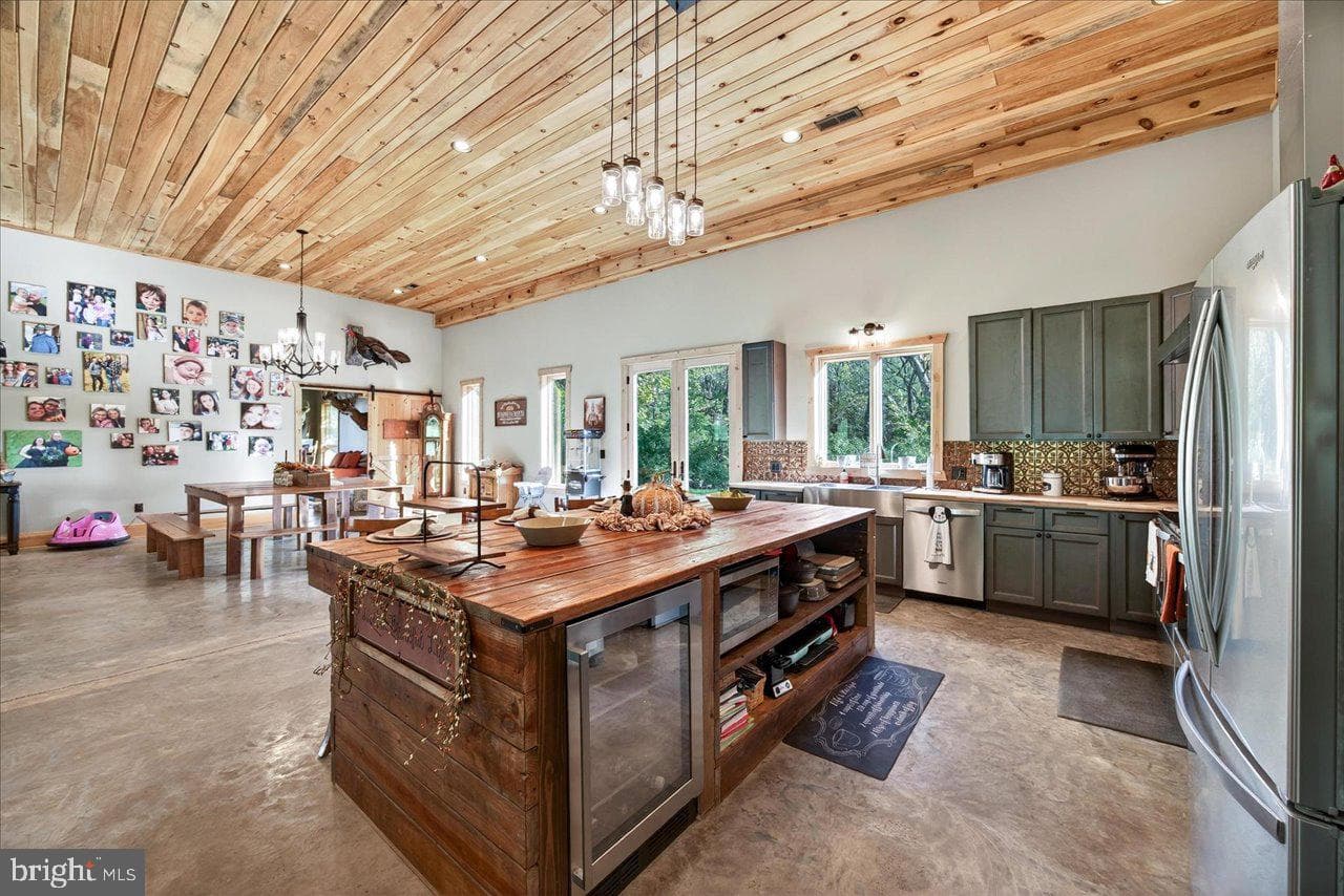 30 Polecat Hollow Boulevard photo 14