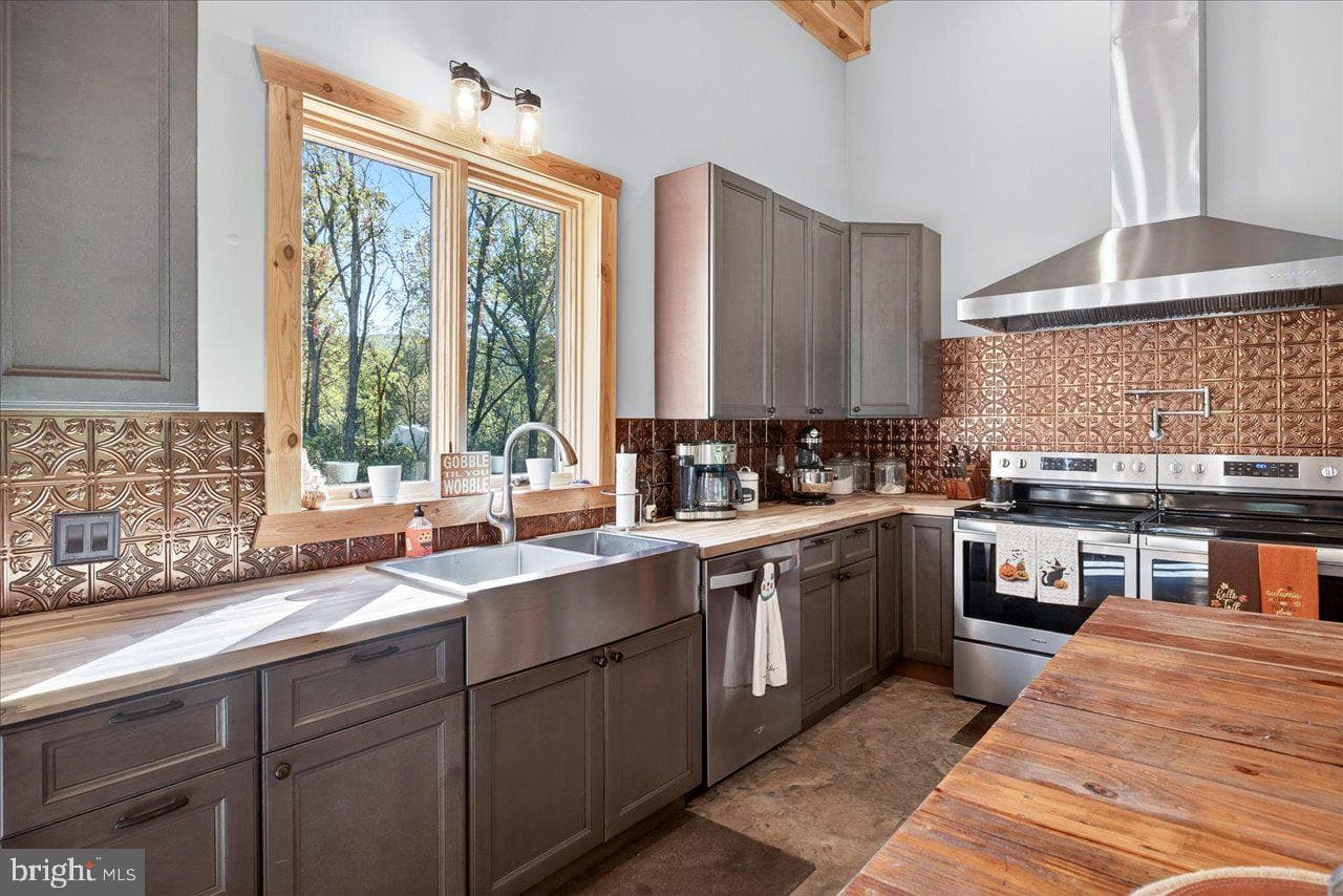 30 Polecat Hollow Boulevard photo 17