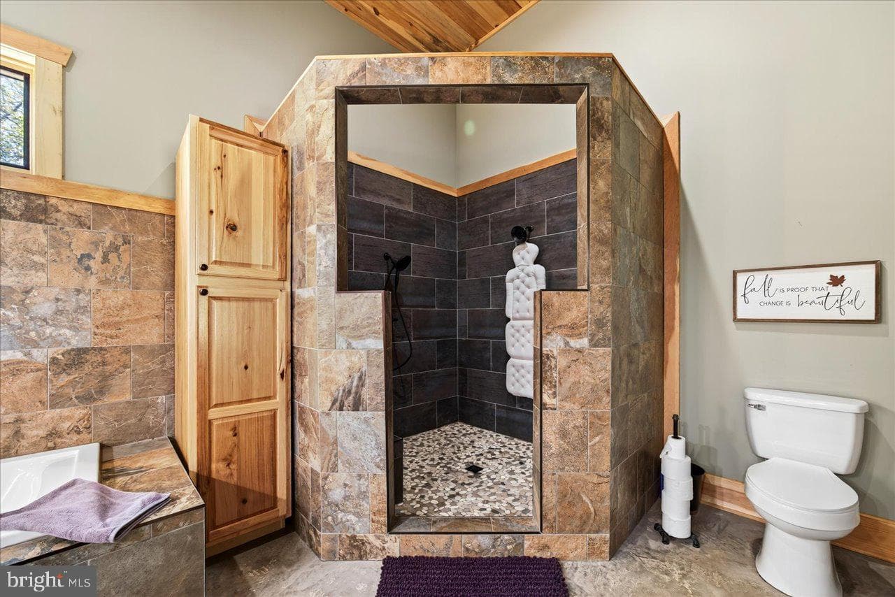 30 Polecat Hollow Boulevard photo 24