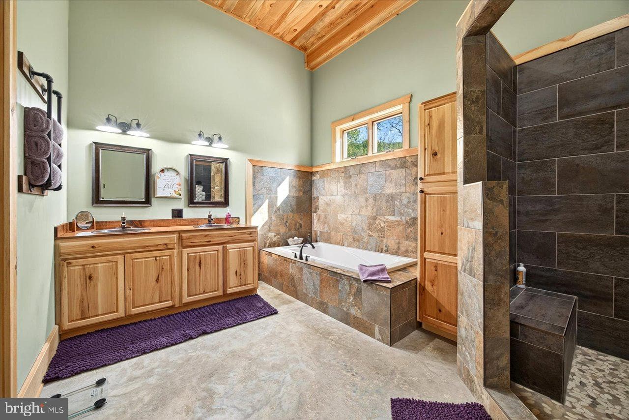30 Polecat Hollow Boulevard photo 25