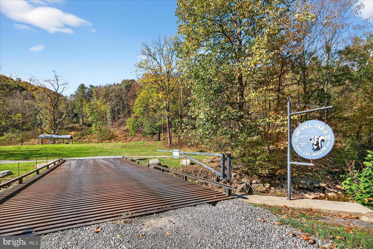 30 Polecat Hollow Boulevard photo 3