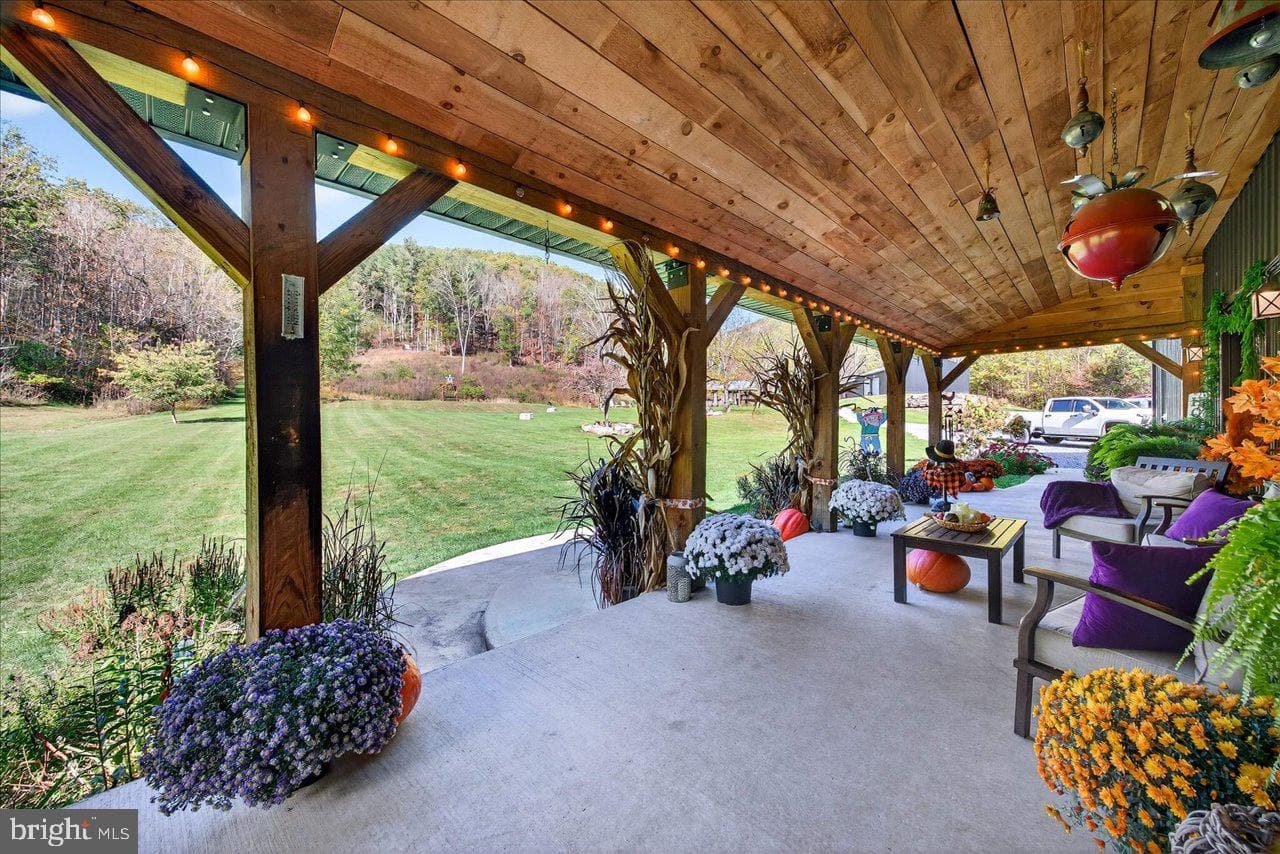 30 Polecat Hollow Boulevard photo 42