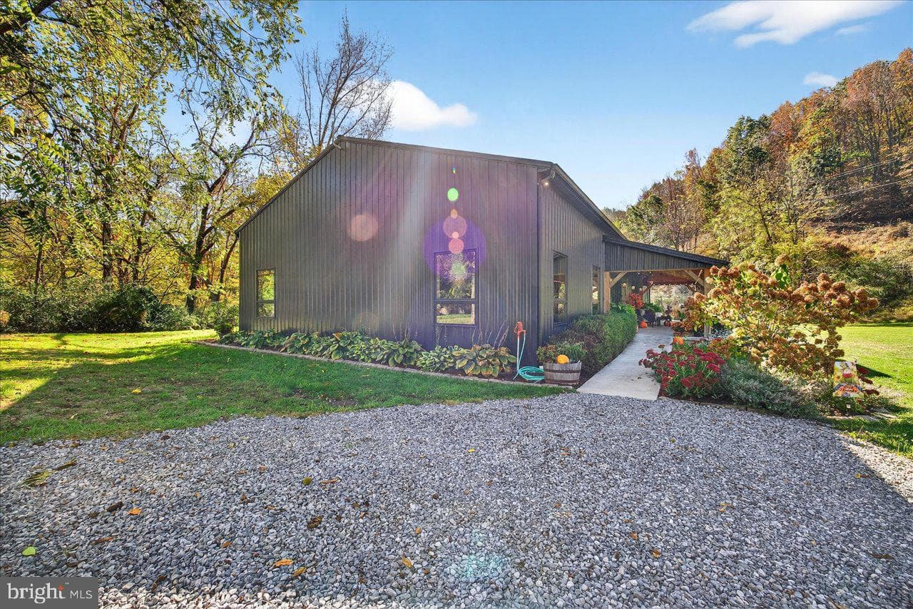 30 Polecat Hollow Boulevard photo 6