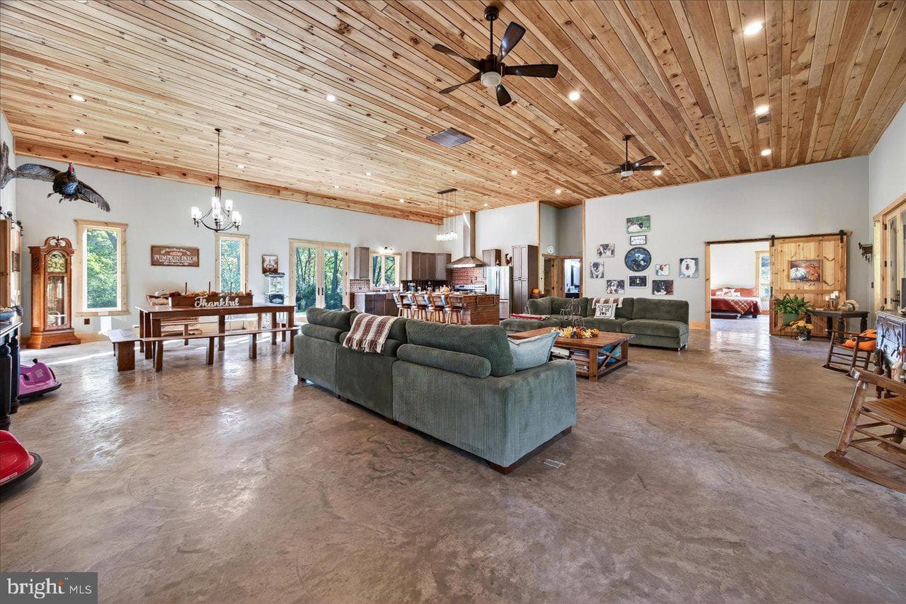 30 Polecat Hollow Boulevard photo 8