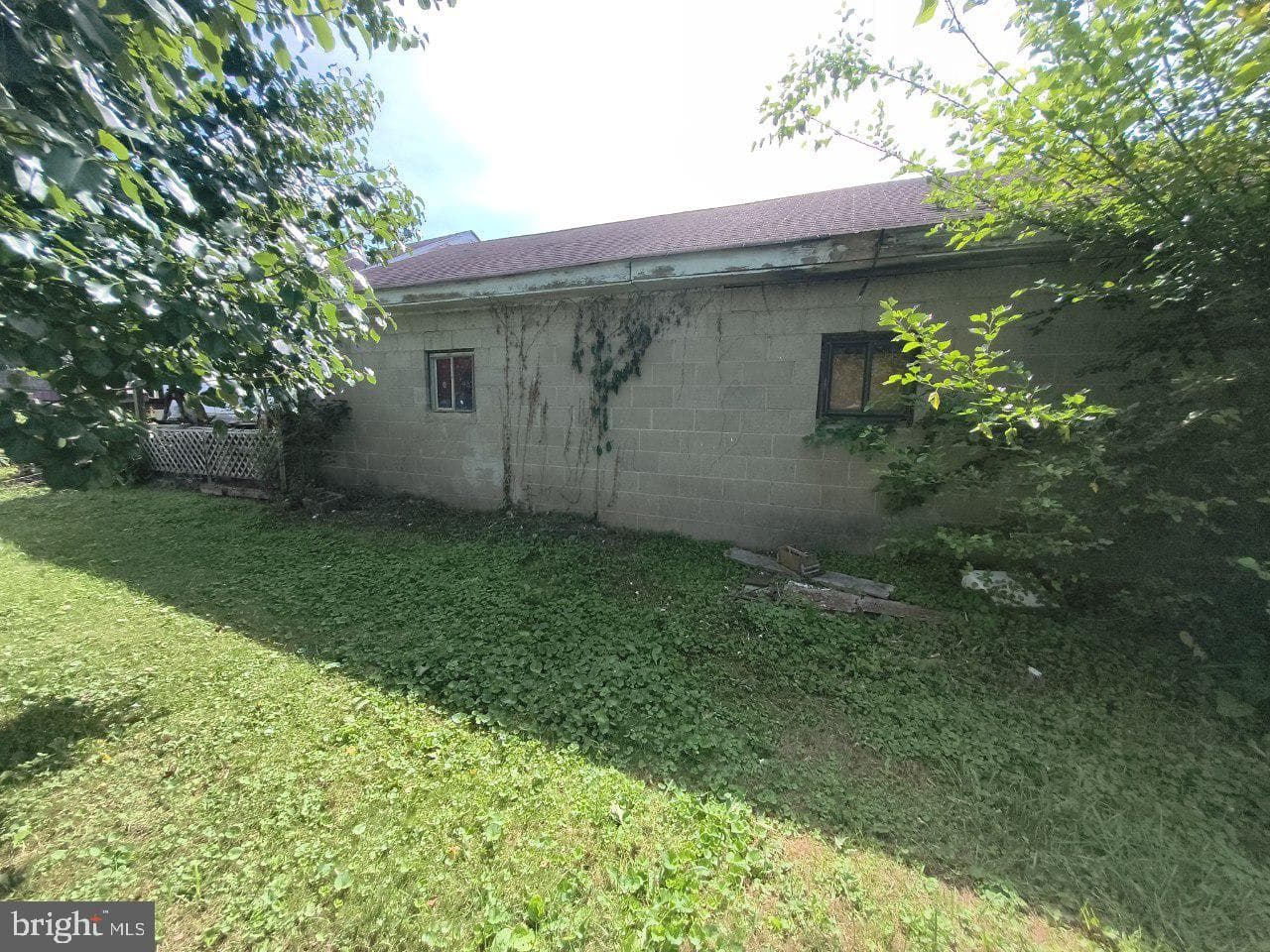 216 Juliana St photo 15