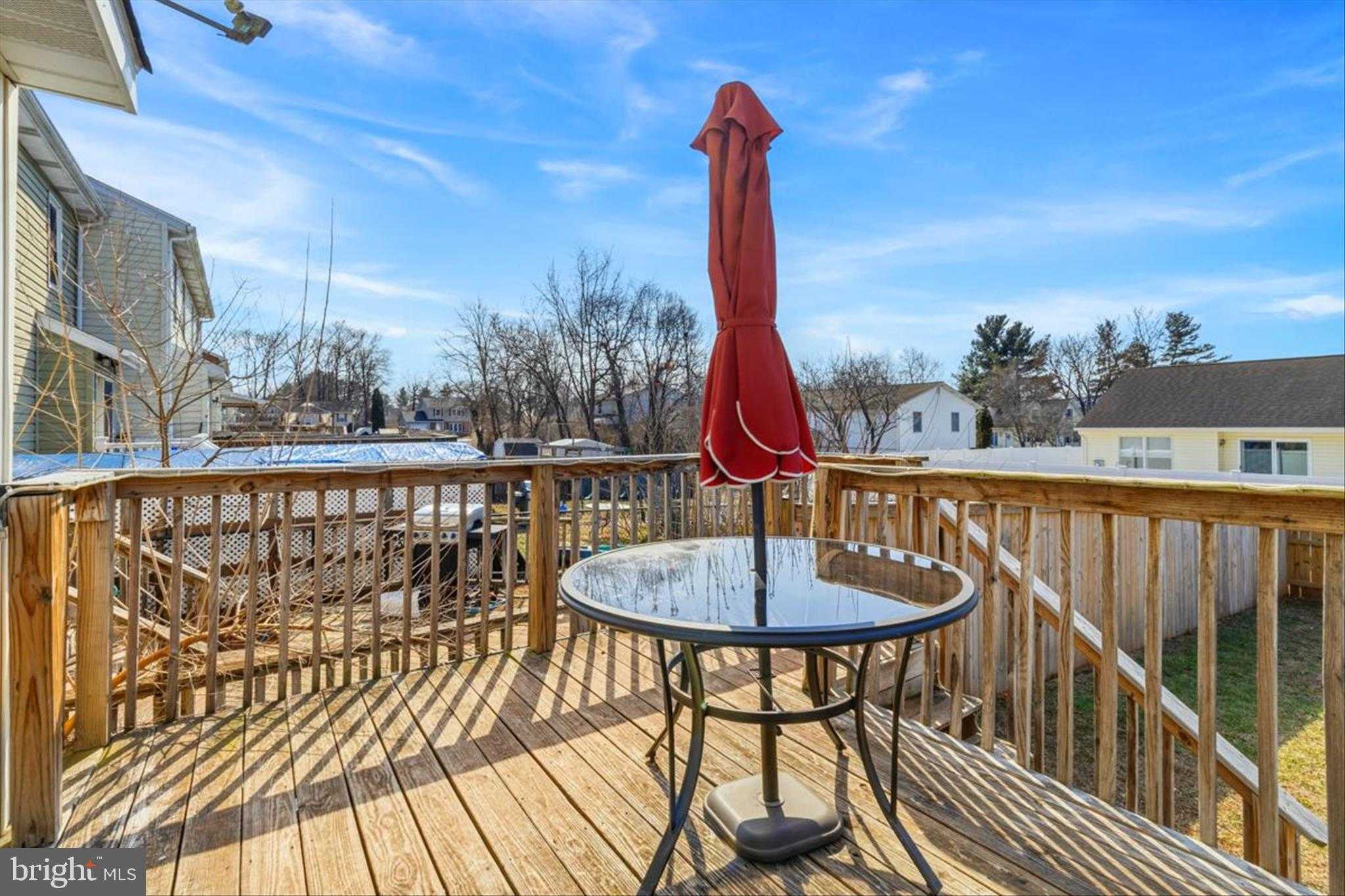 103 E Hammaker St photo 33
