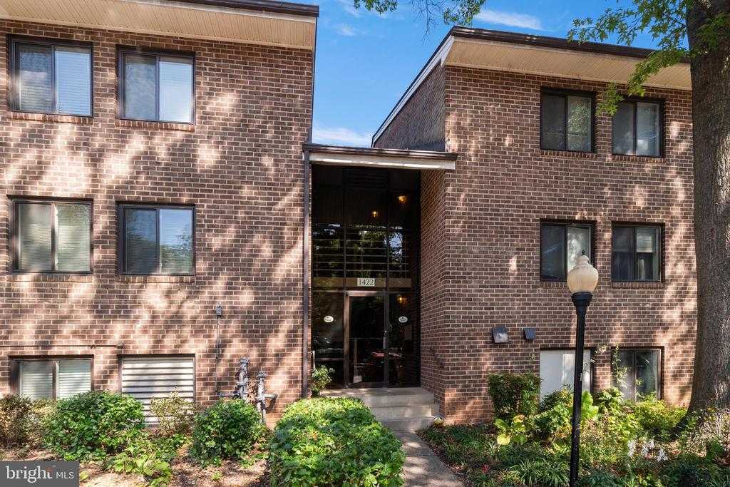 1422 Northgate Sq, Reston