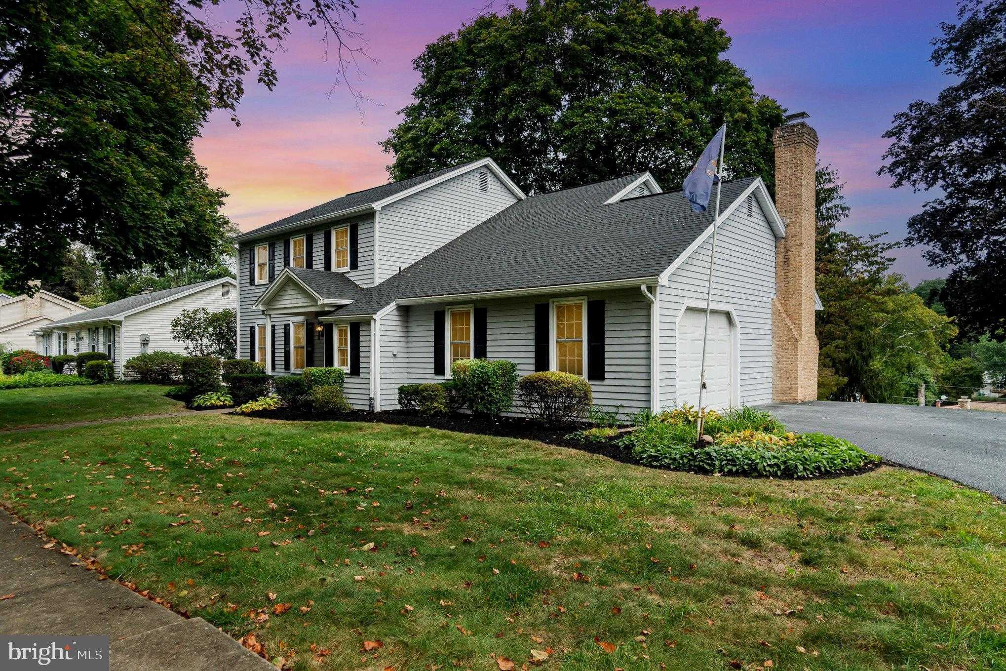 5221 Meadowbrook Dr, Mechanicsburg