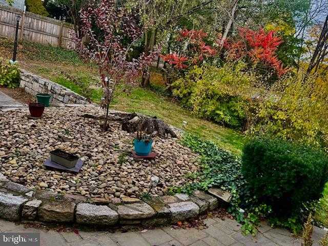 127 E Sunbury St photo 16