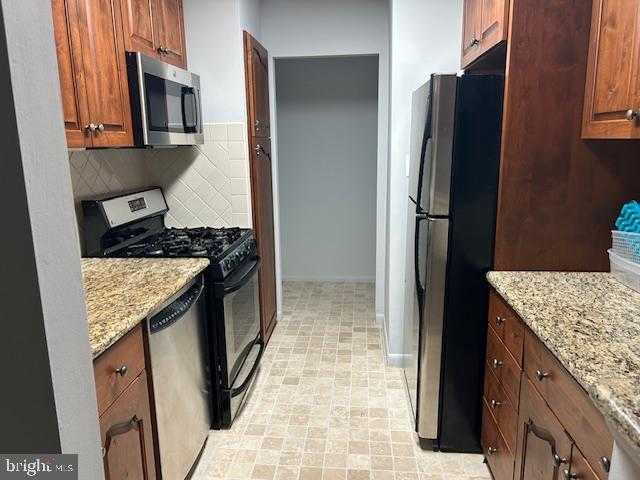1923 Wilson Ln Apt 201, Mclean