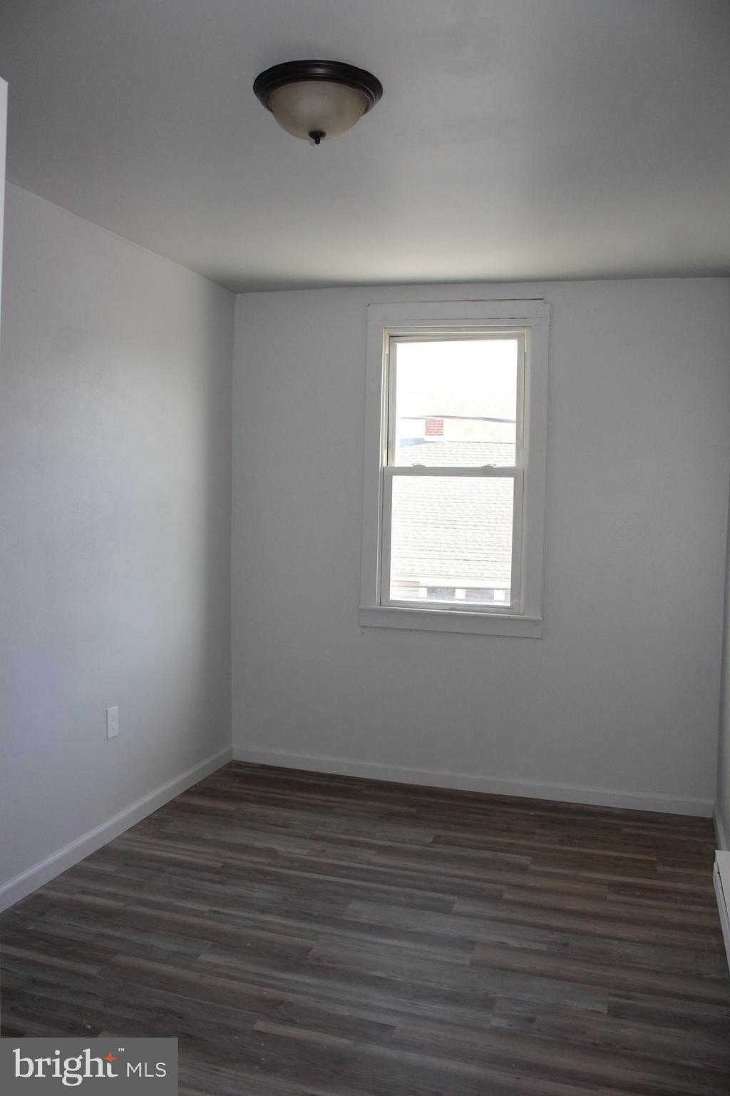 111 E Market St photo 25