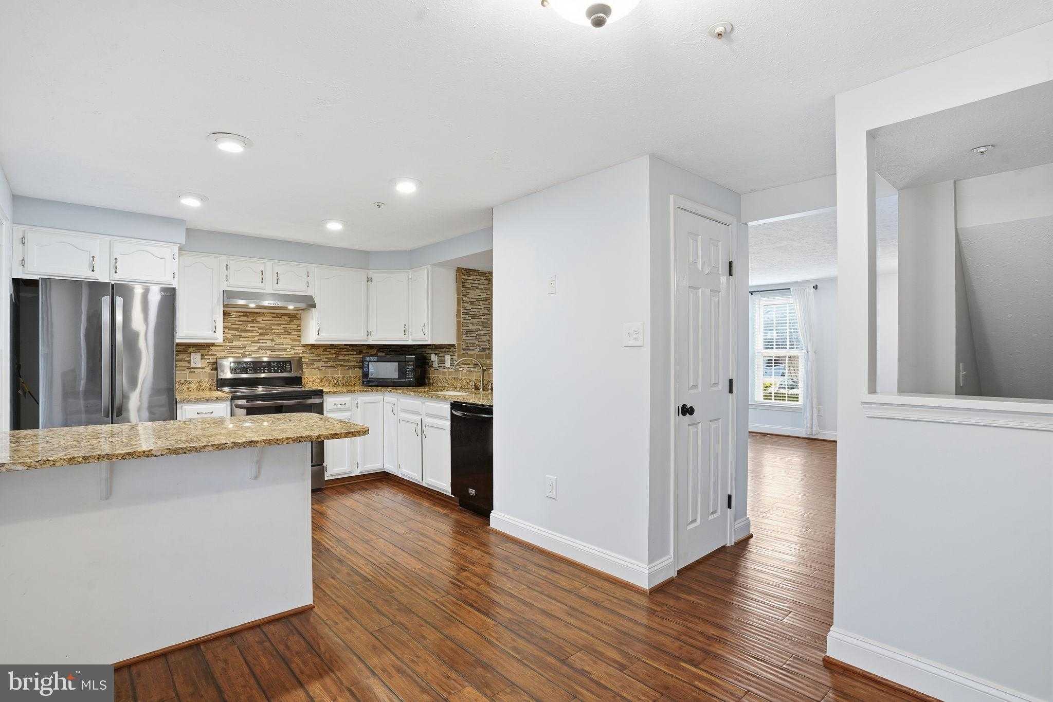 570 Quaker Ridge CT, Arnold