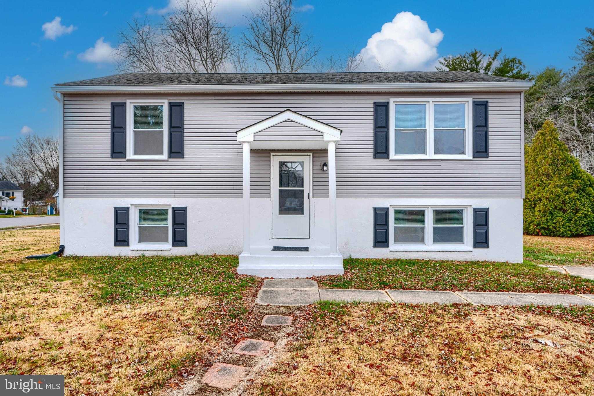 111 Saint Louis Dr photo 3