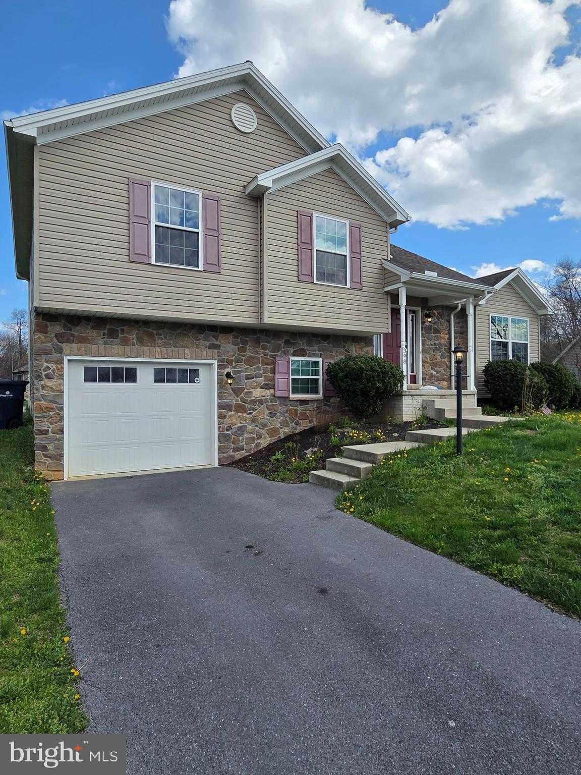 398 Hykes Rd E, Greencastle