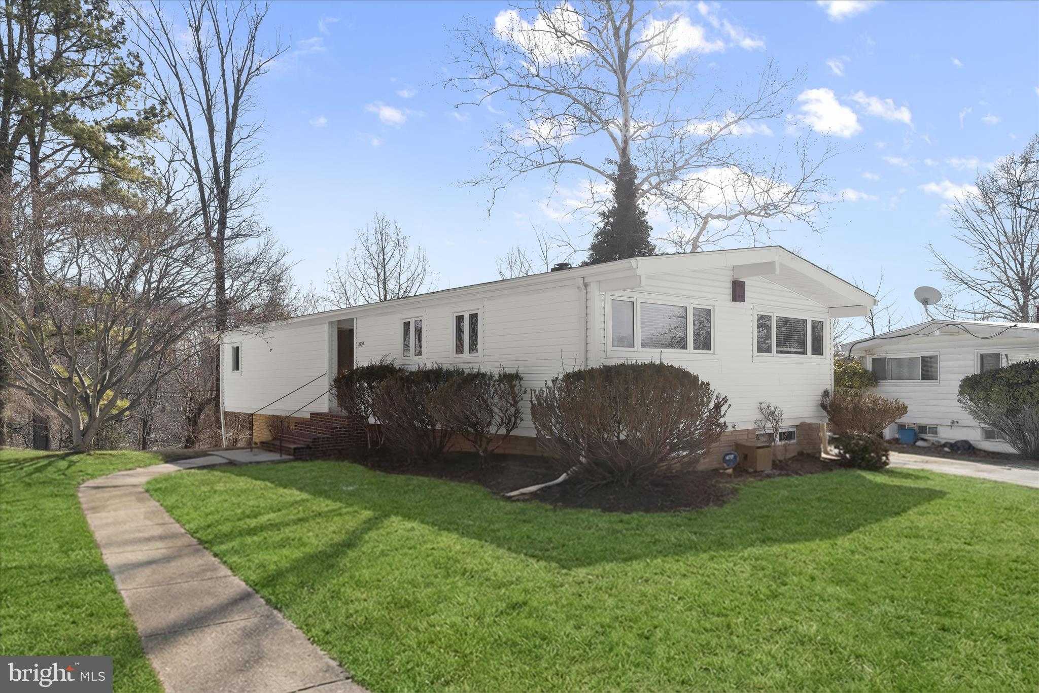 1009 Flagtree Ln photo 3