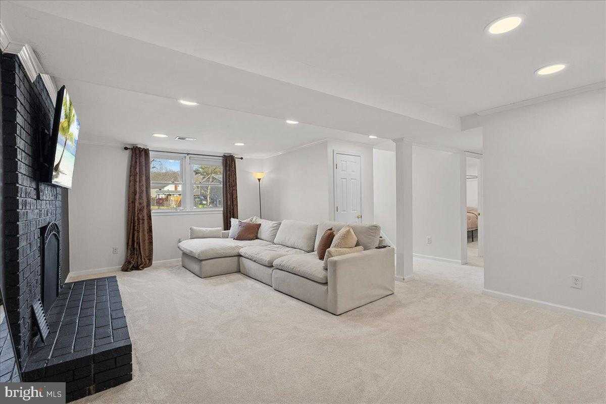13740 Marilyn CT photo 18