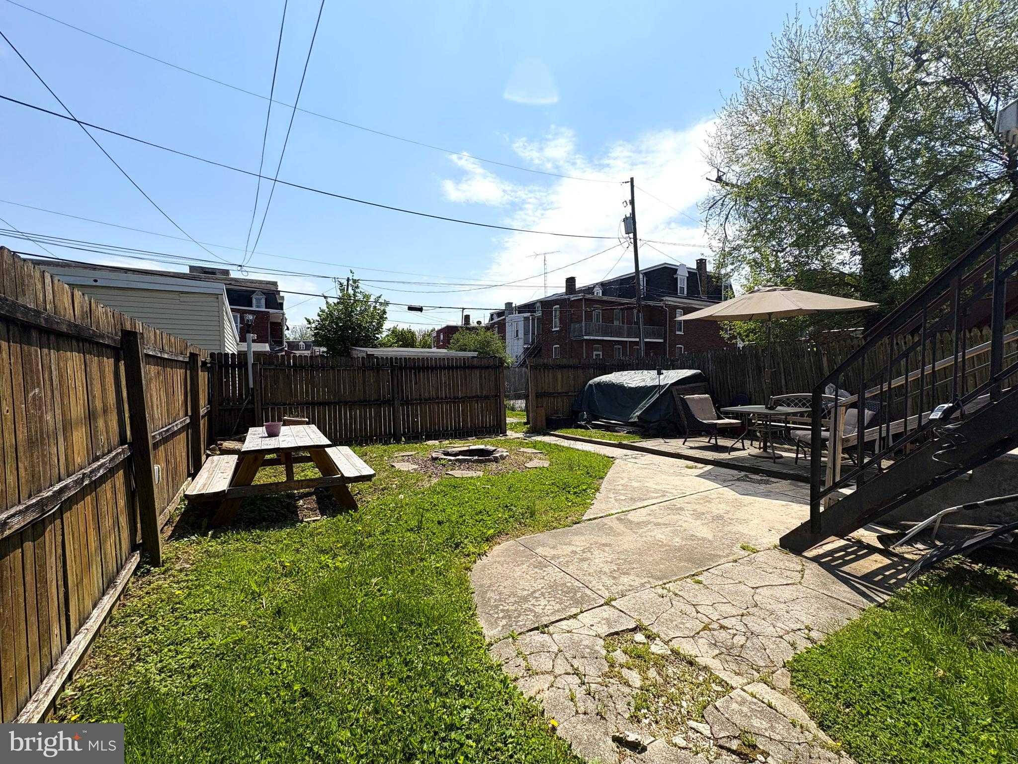 656 Linden Ave photo 34