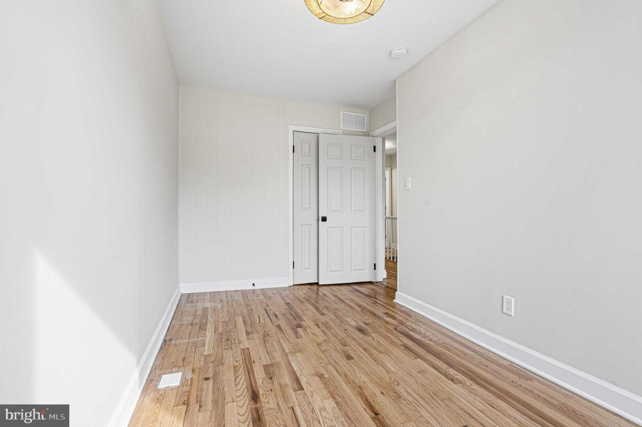 1326 Tompkins St photo 22