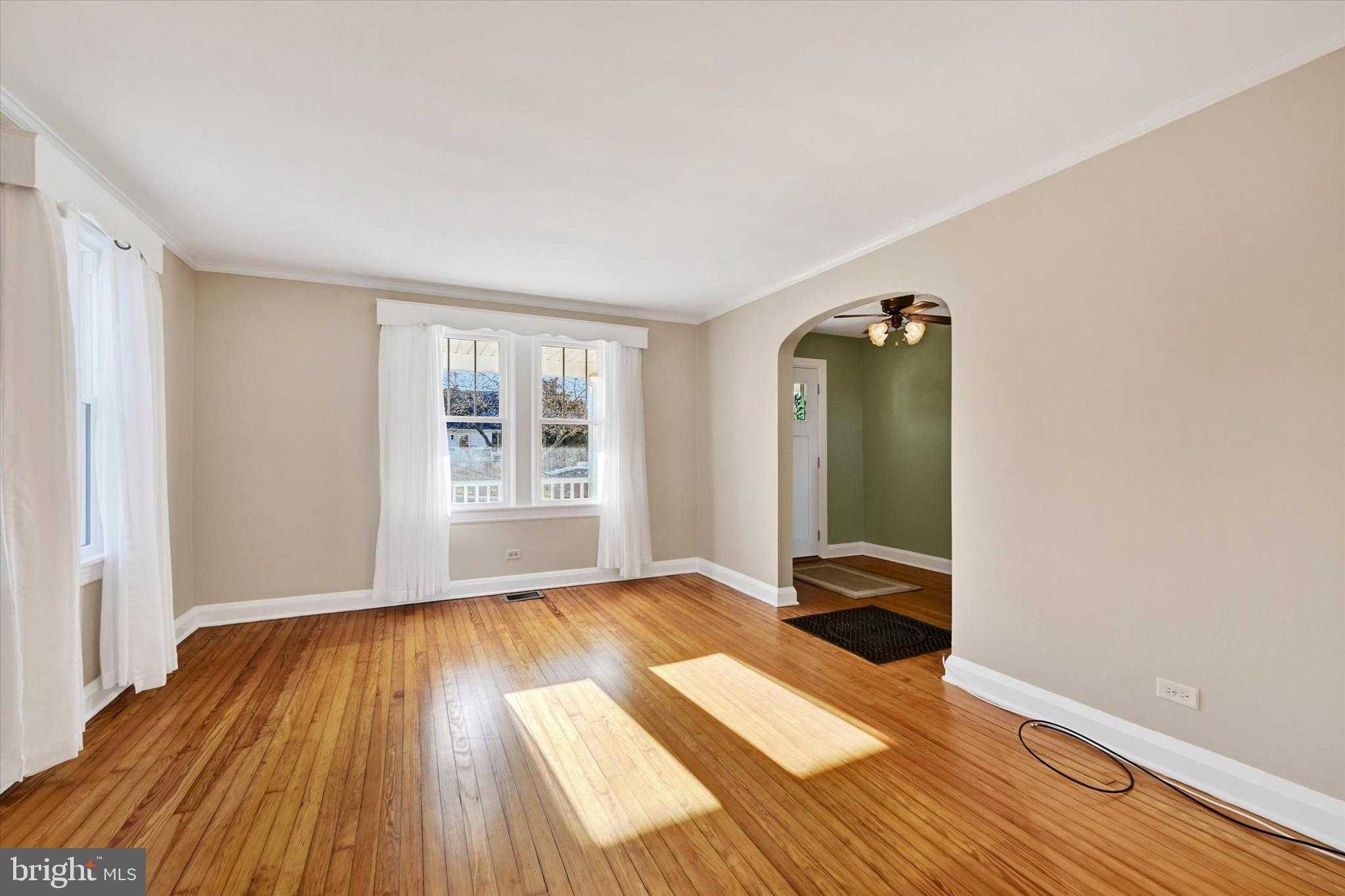 538 Willow Ave photo 9