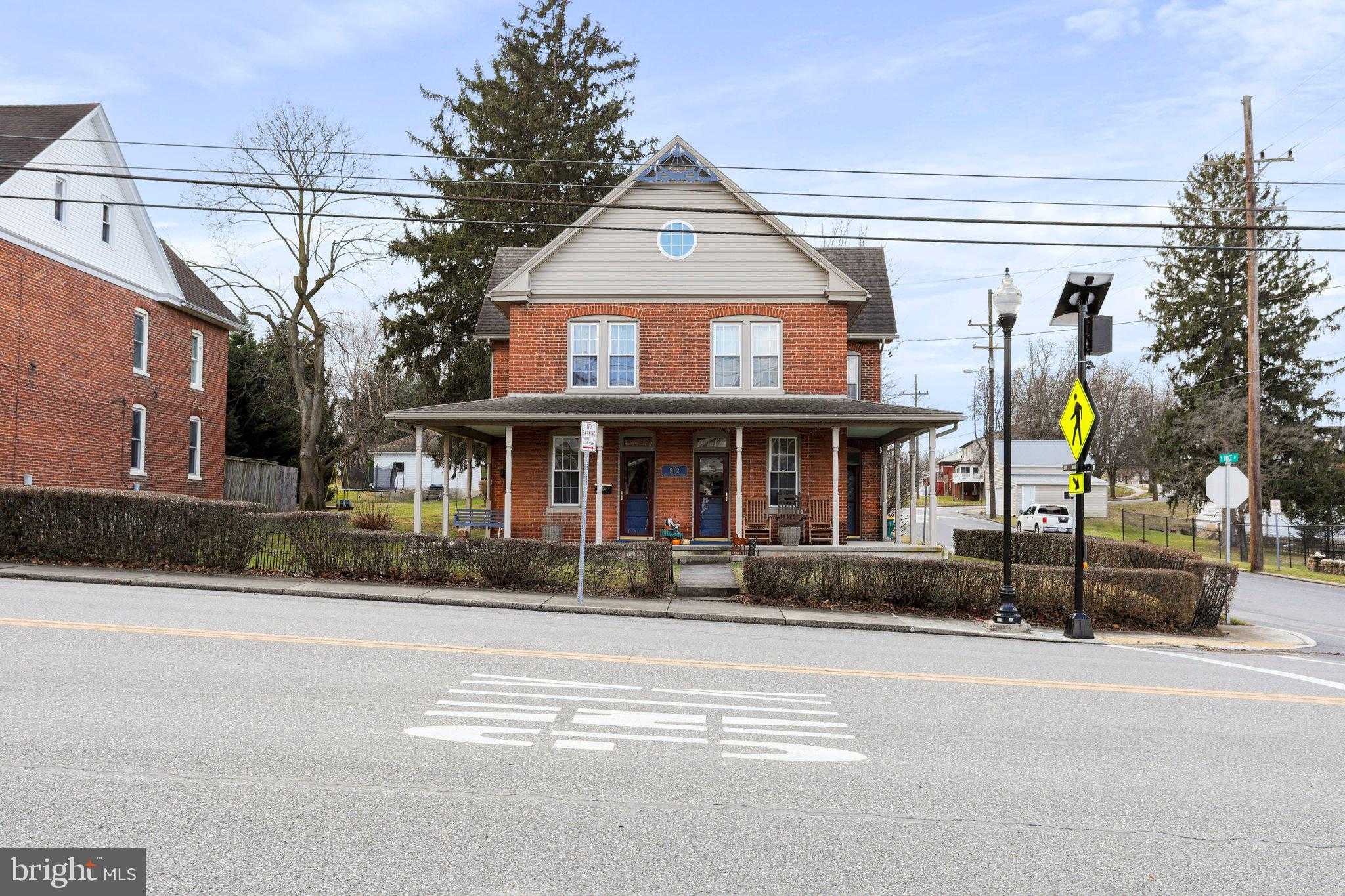 512 W Main St