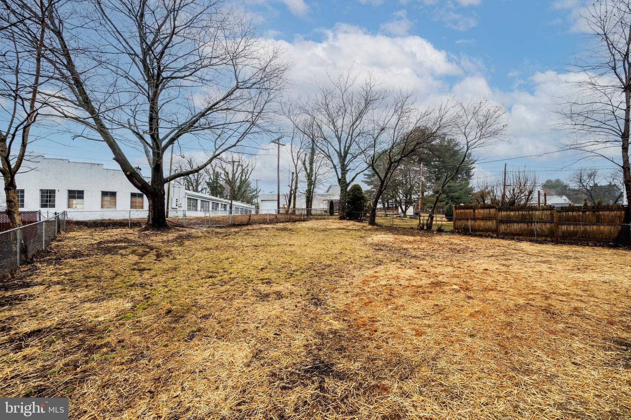 833 Noland Dr photo 35