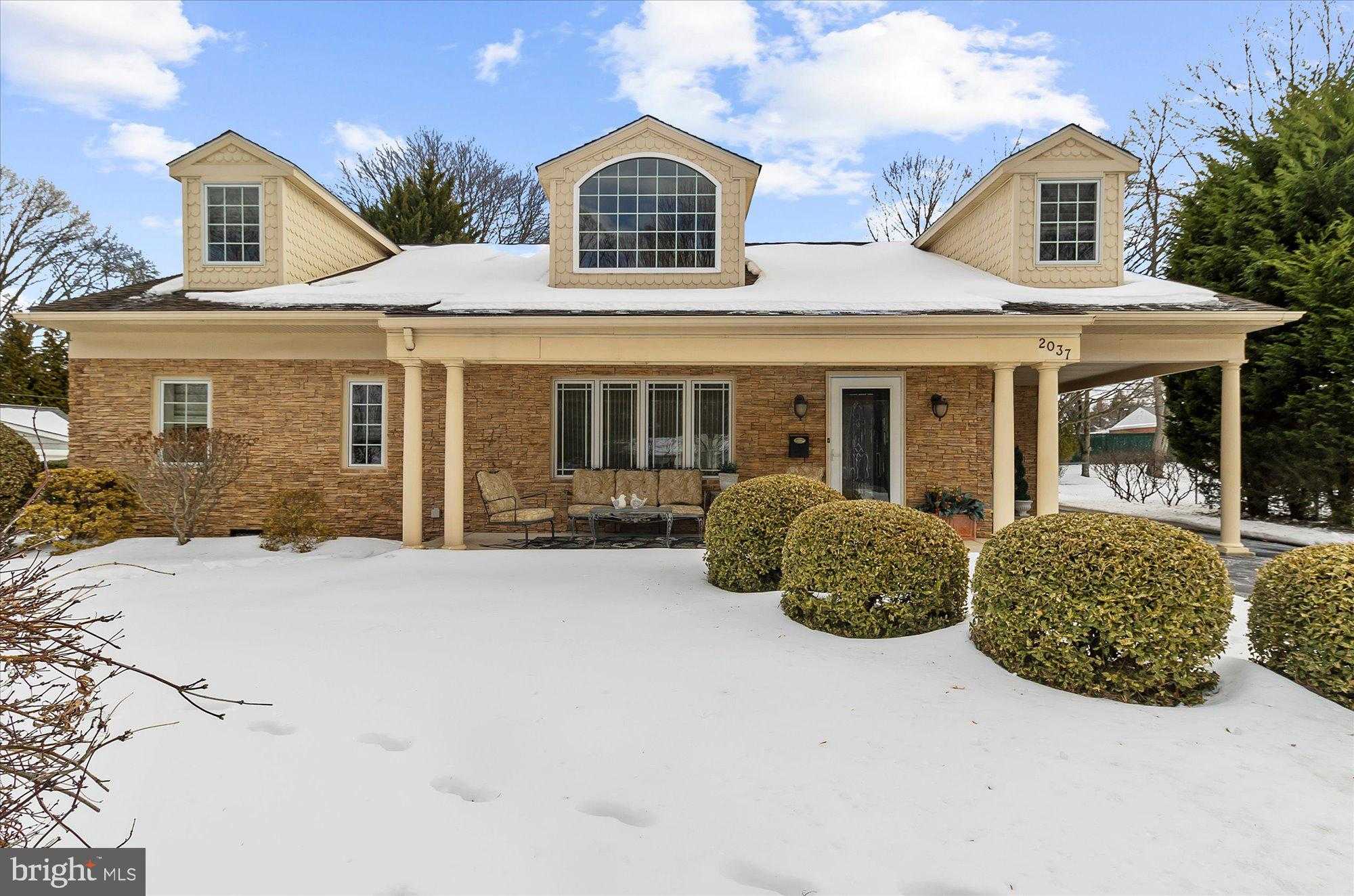 2037 Woodside Ln photo 2