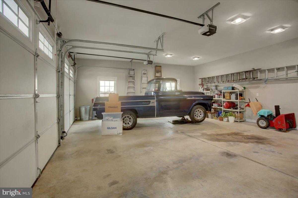 847 W King St photo 68