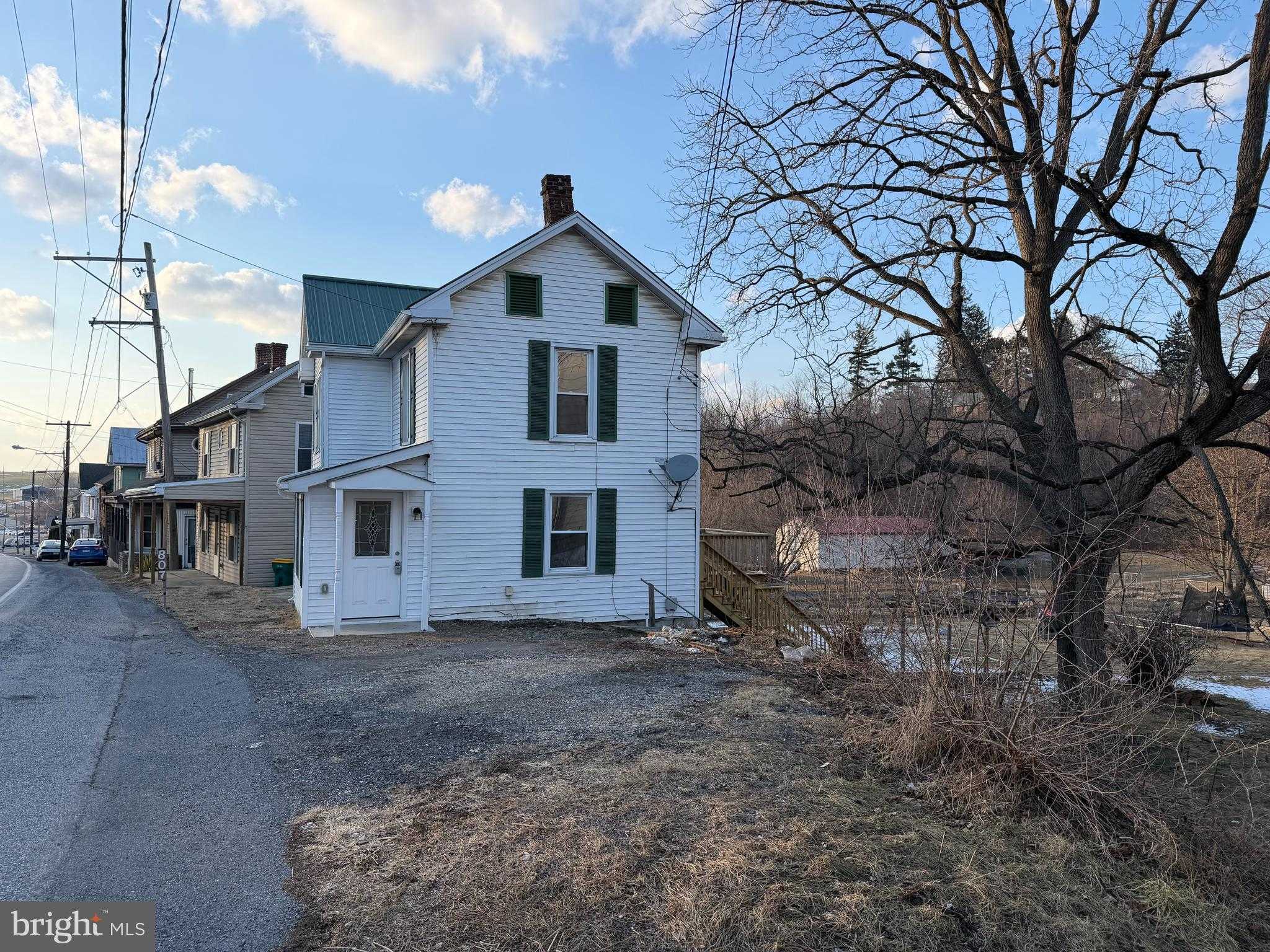 807 W Main St, Waynesboro