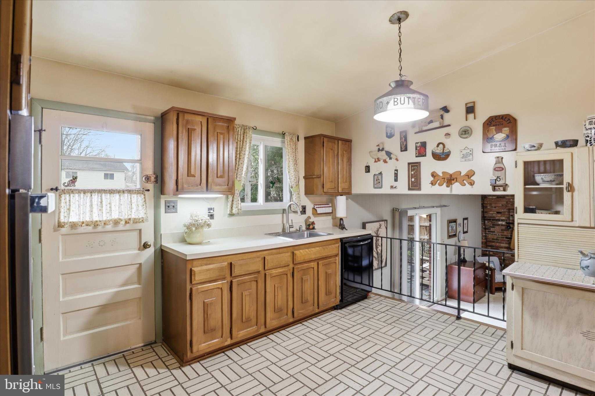 6911 Pine Valley Dr photo 7