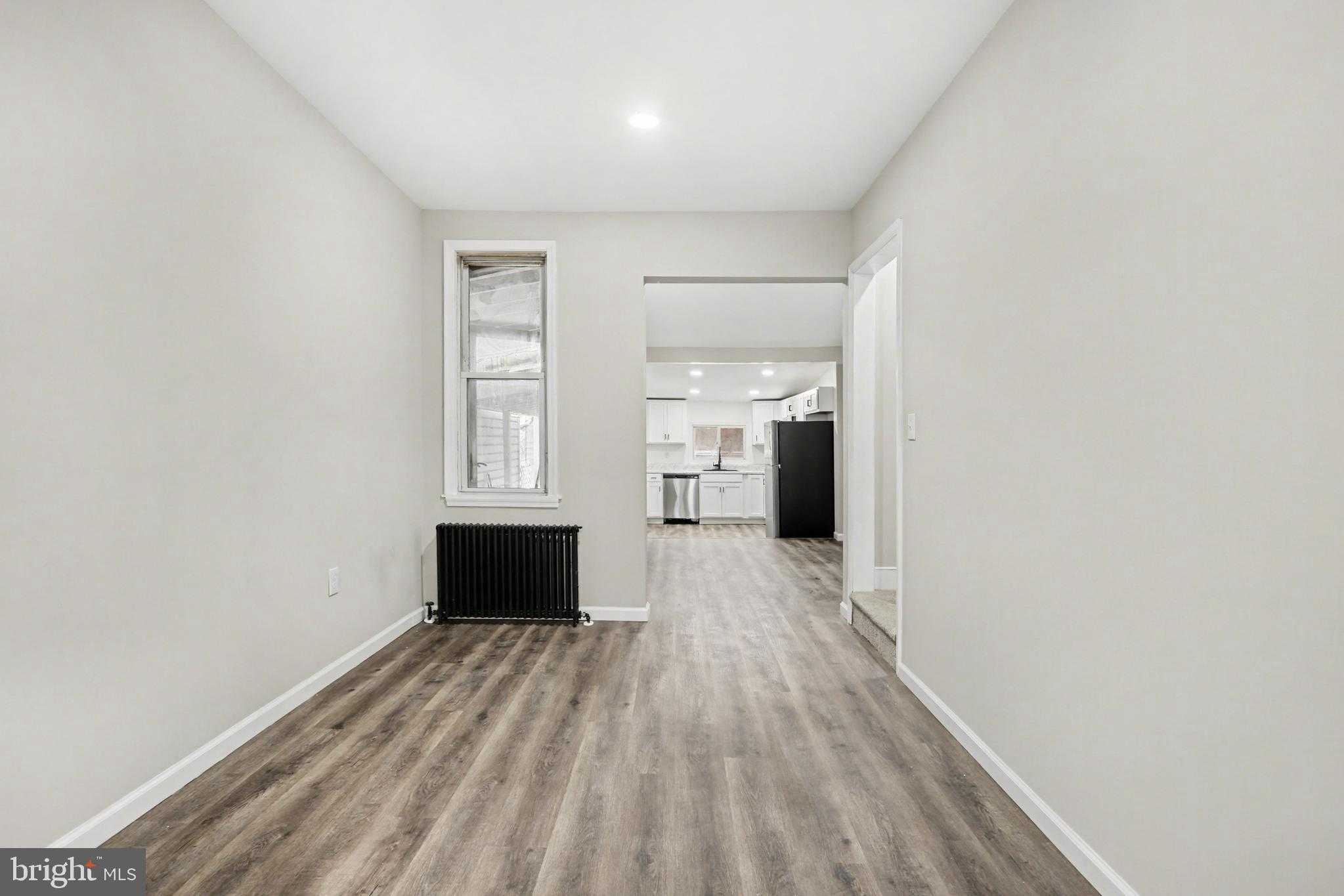 495 Manor St photo 6