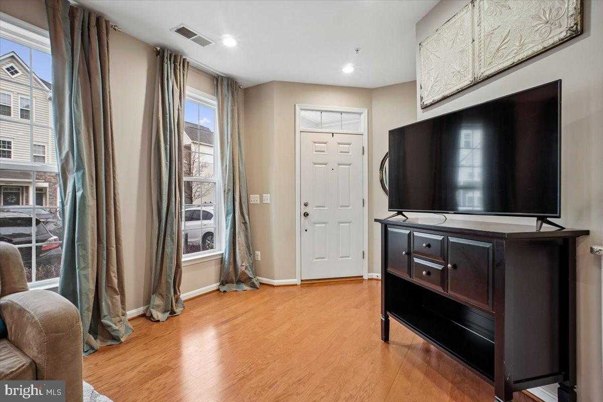 24660 Byrne Meadow Sq photo 5