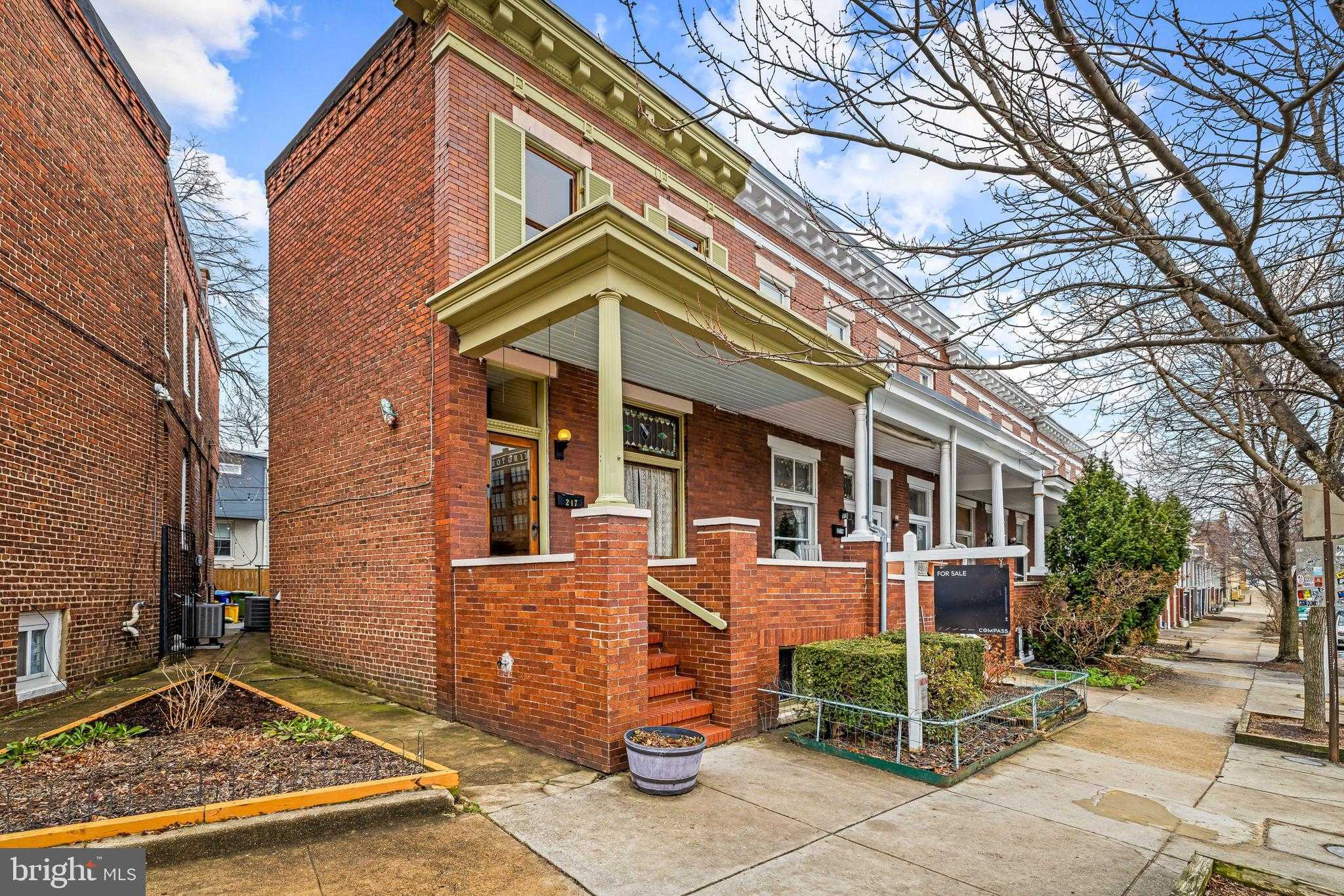 217 W 27th St