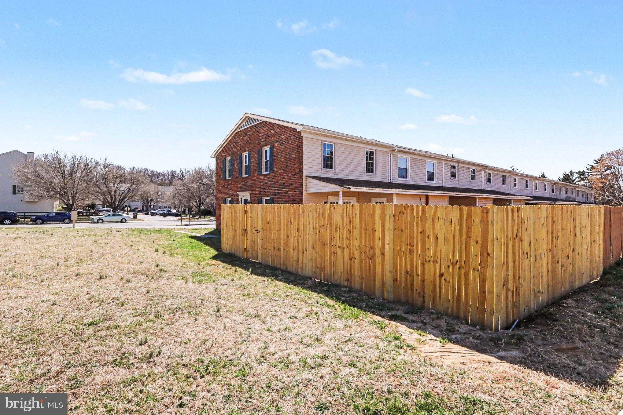 1619 Meadow Dr photo 4