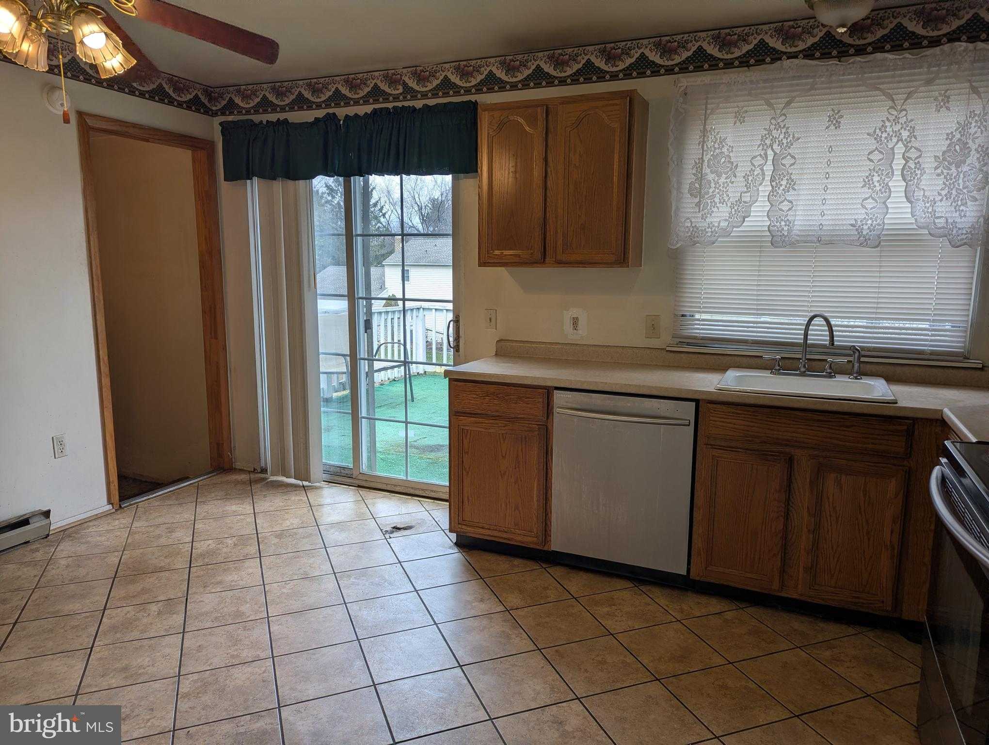 100 Willow CT photo 3