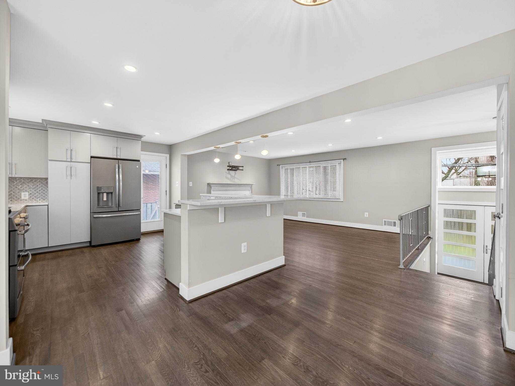 5807 Maiden Ln photo 13