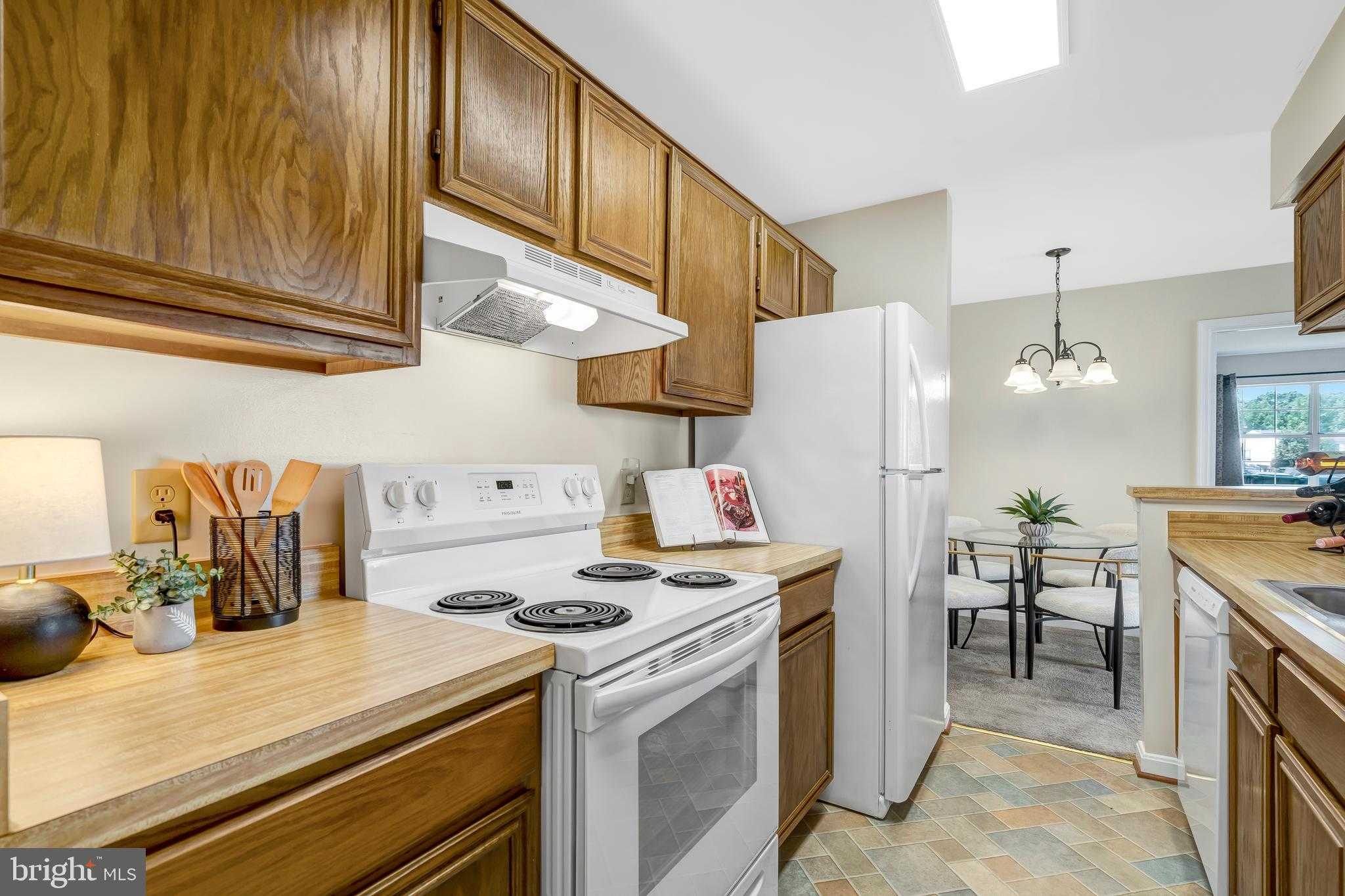 202 Grosvenor Ln photo 10