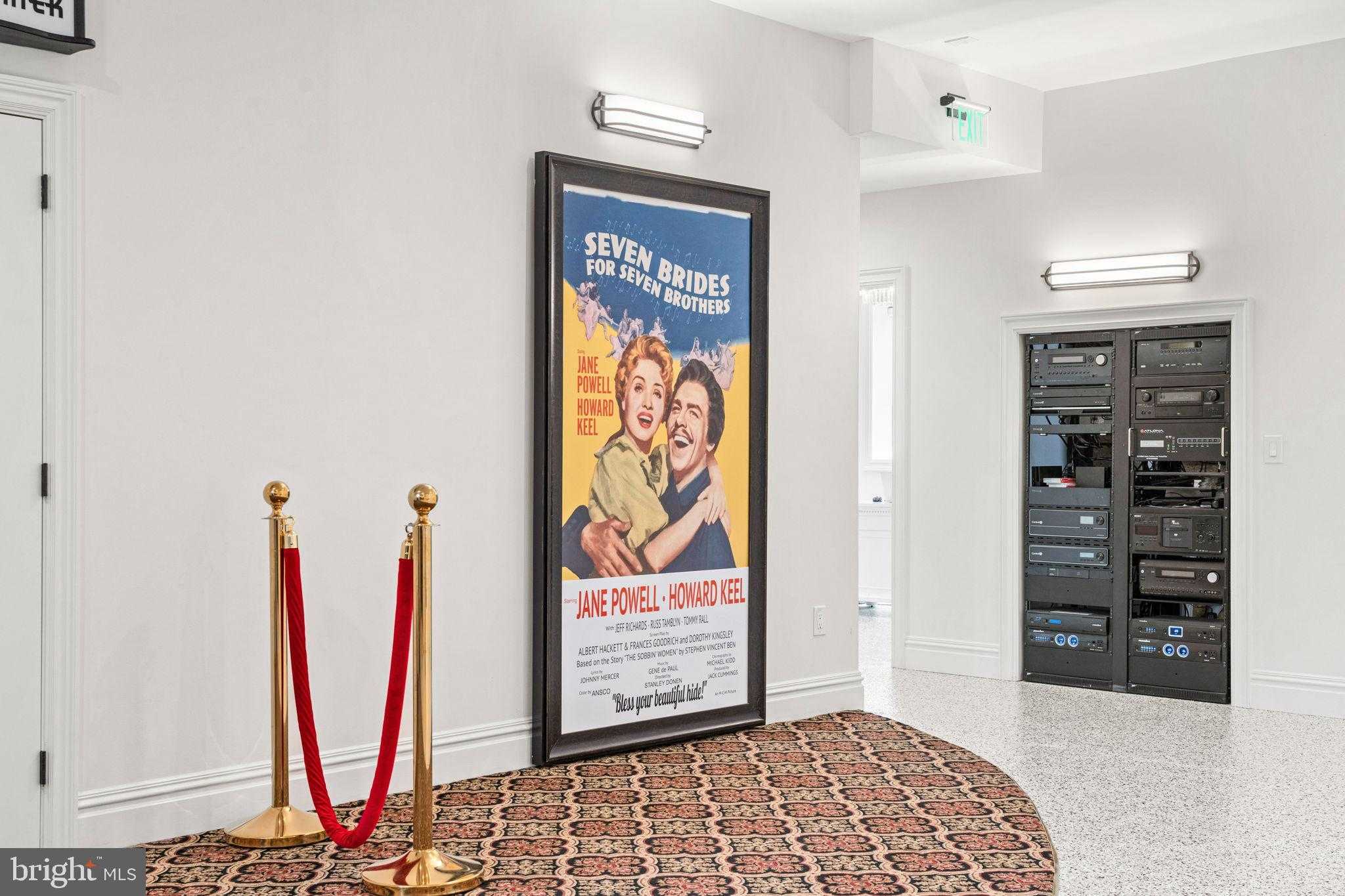 740 Hampton CT photo 40