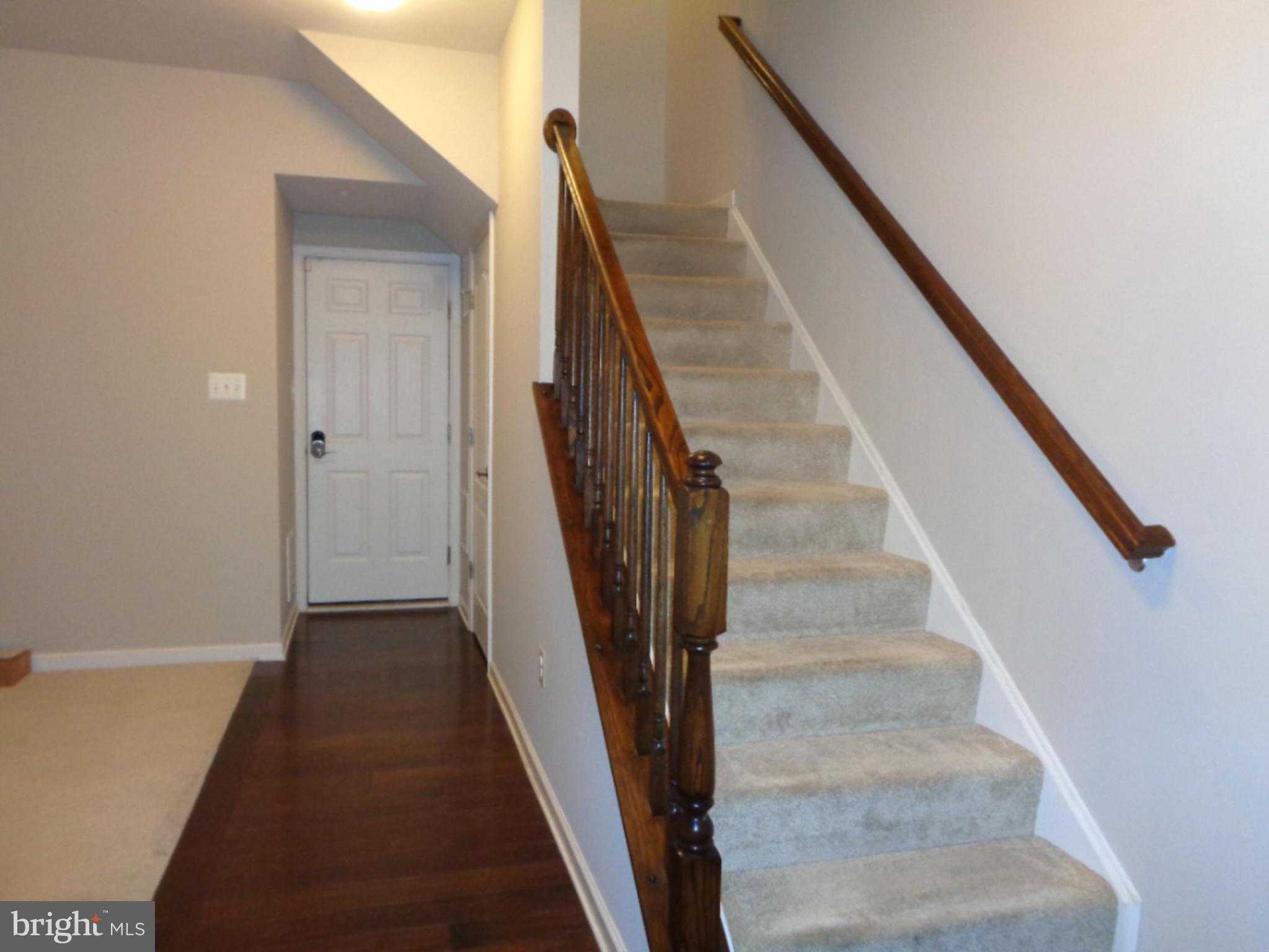 528 Victorianna Dr photo 2