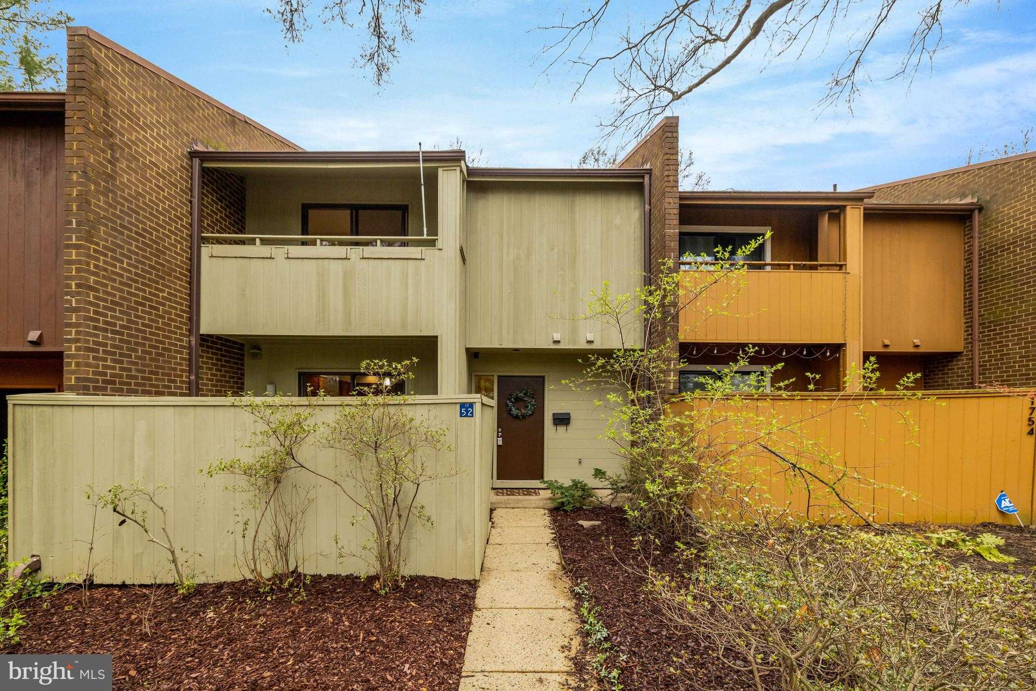 1752 Wainwright Dr, Reston