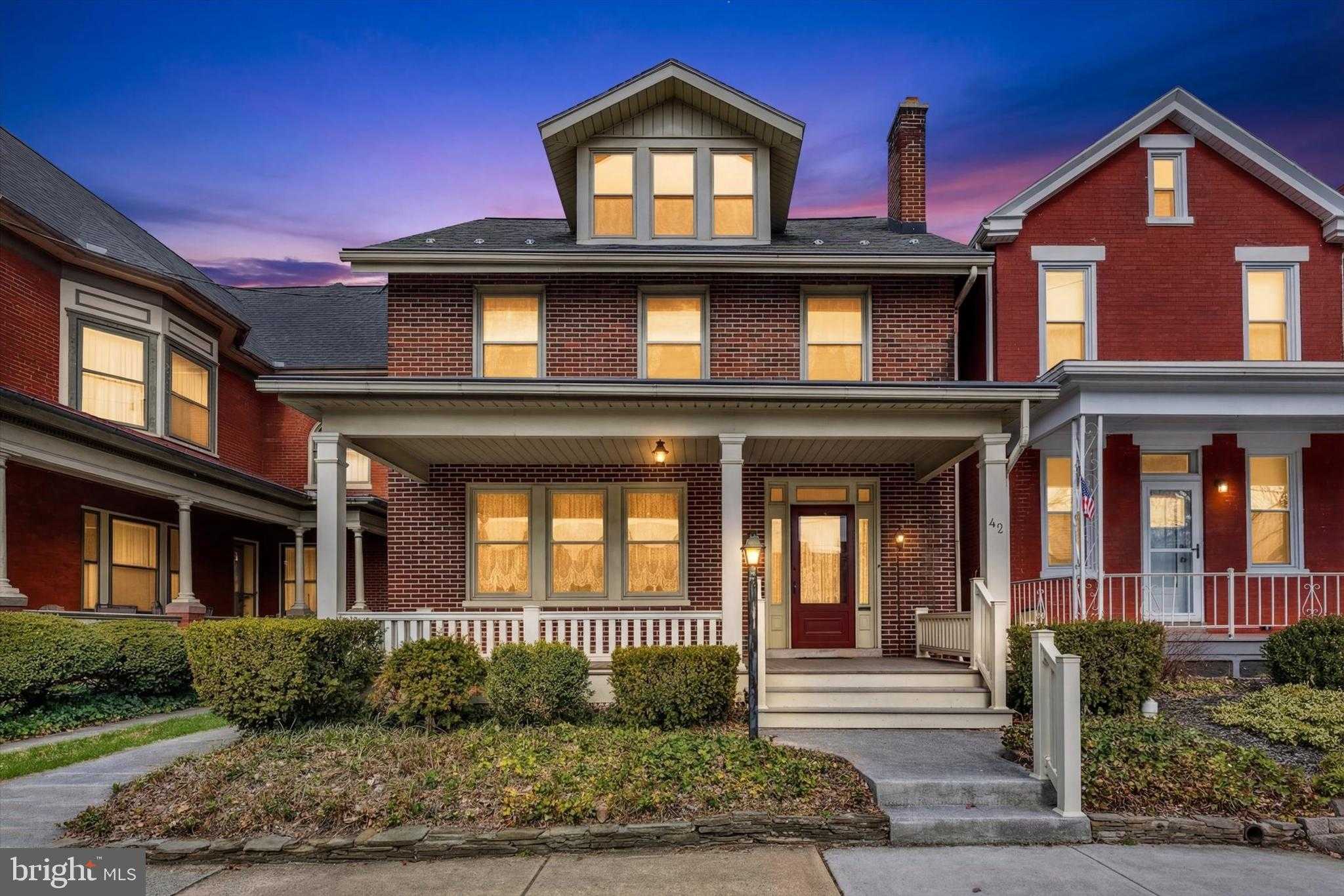 42 Market Sq, Manheim