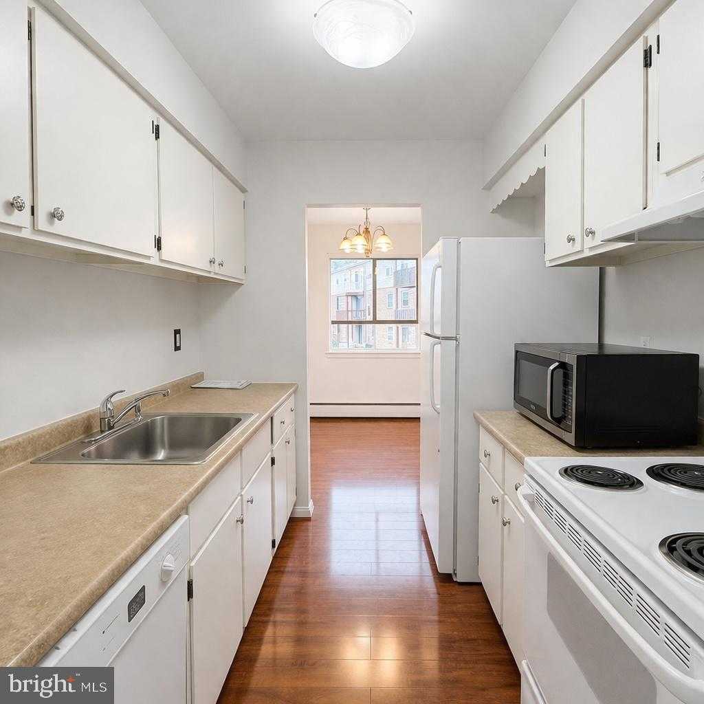 280 Bridgewater Rd Apt J5, Brookhaven