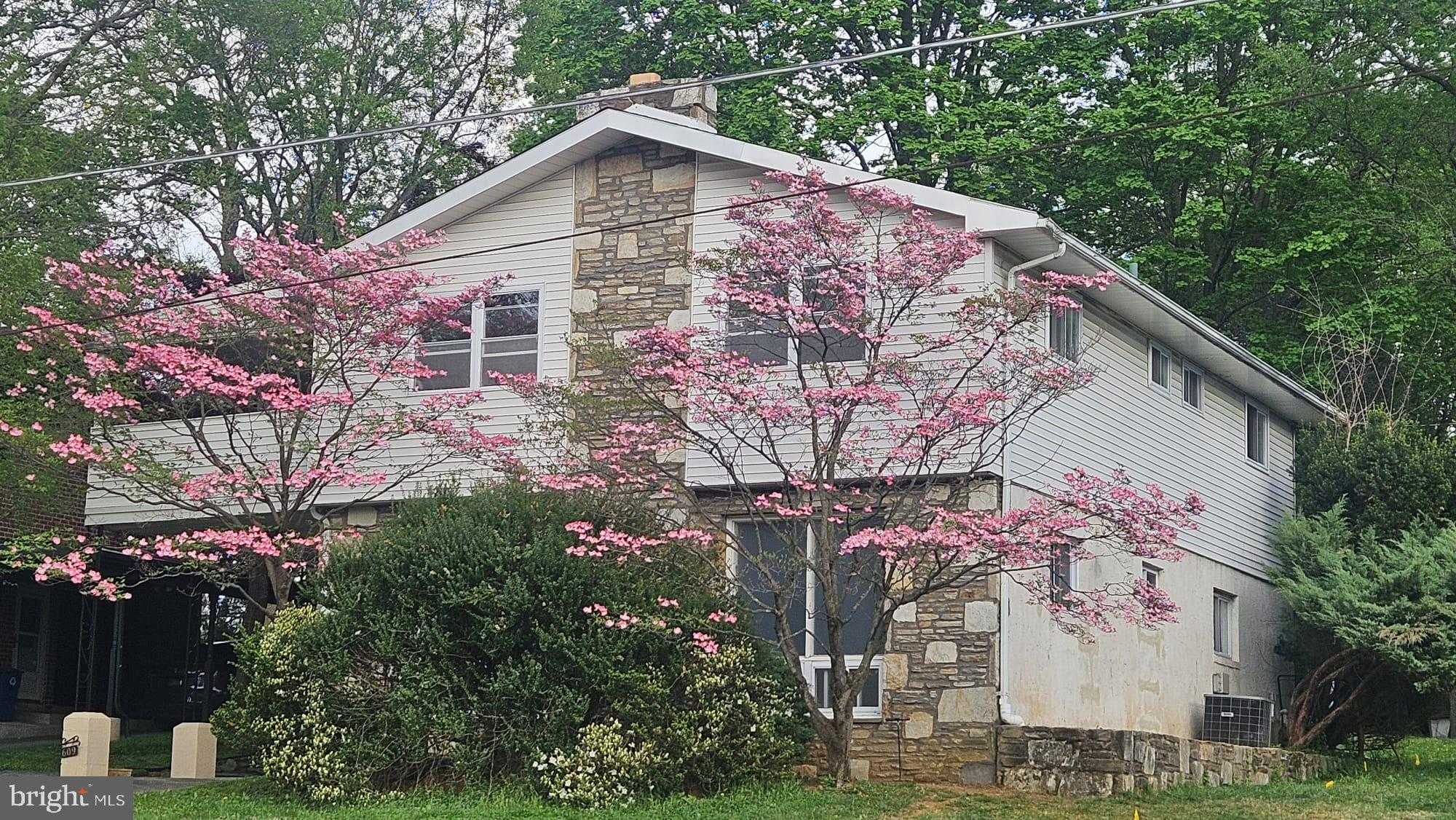 609 Foster Rd