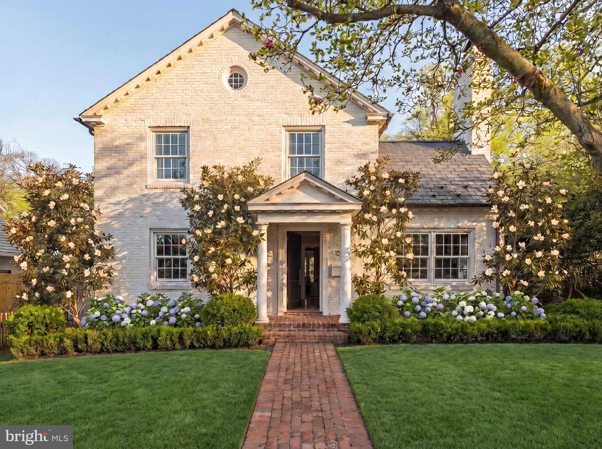 1704 Russell Rd, Alexandria