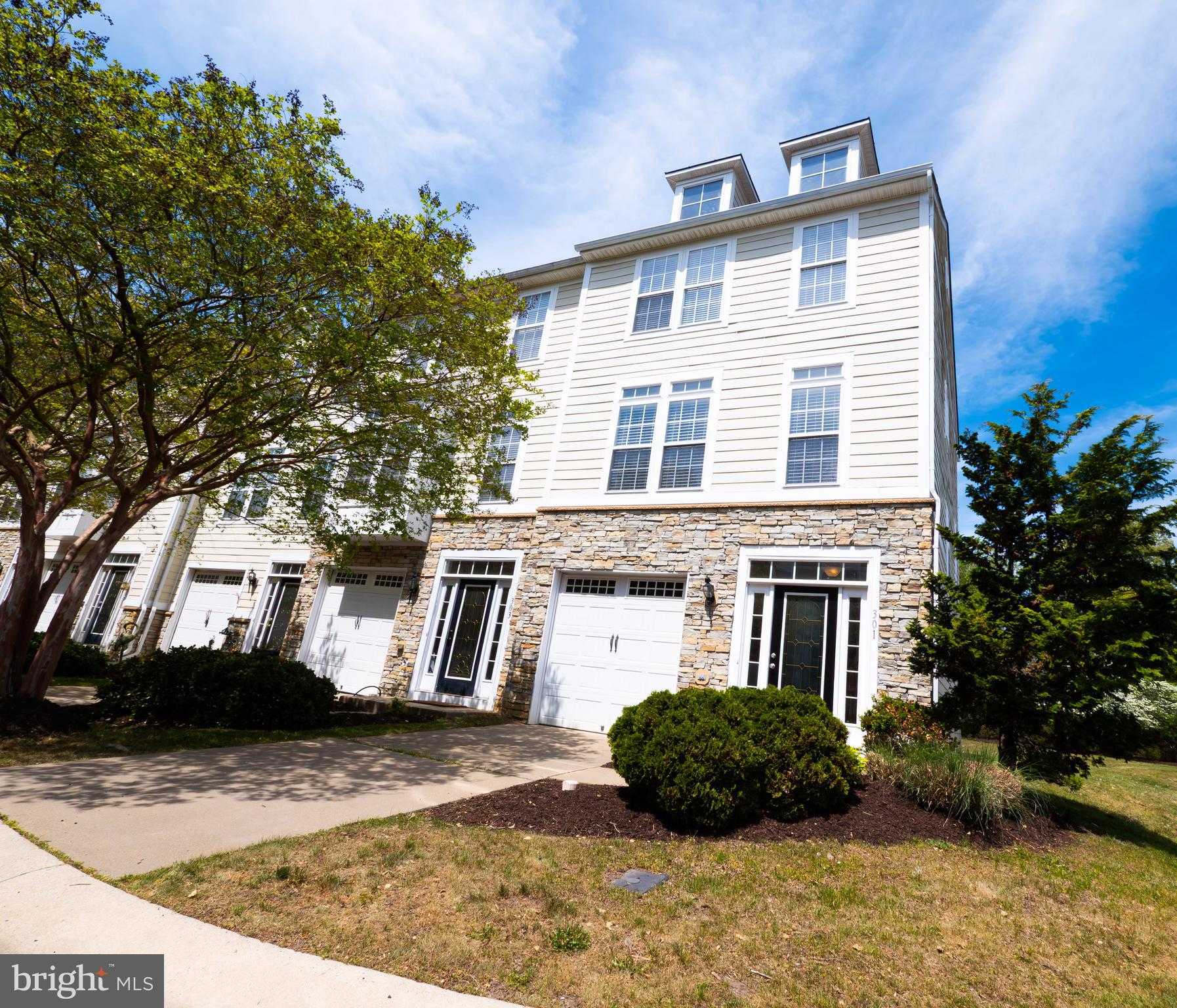 301 Monroe Point Dr, Colonial Beach