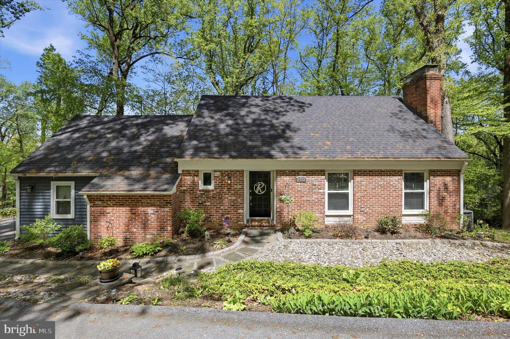 471 Hilltop Rd photo 1